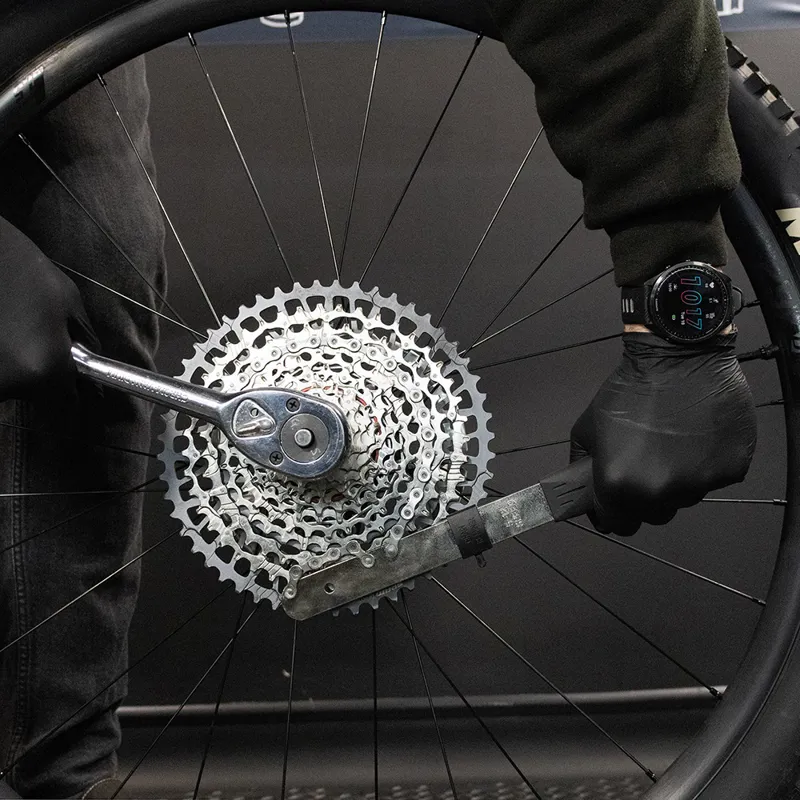 Weldtite 5-12 Speed Chain Whip With Retainer-2