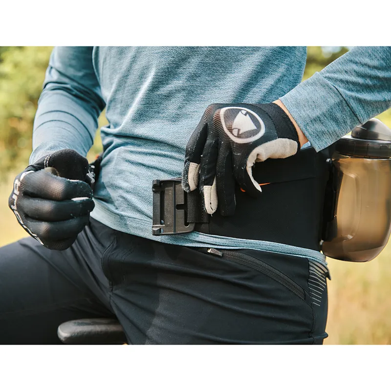 Fidlock HIP BELT Double with 450ml Bottle in Black-8