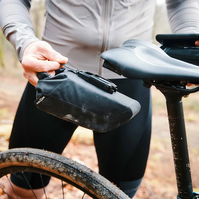 Fidlock PINCLIP Saddle Bag M + Saddle Base-1