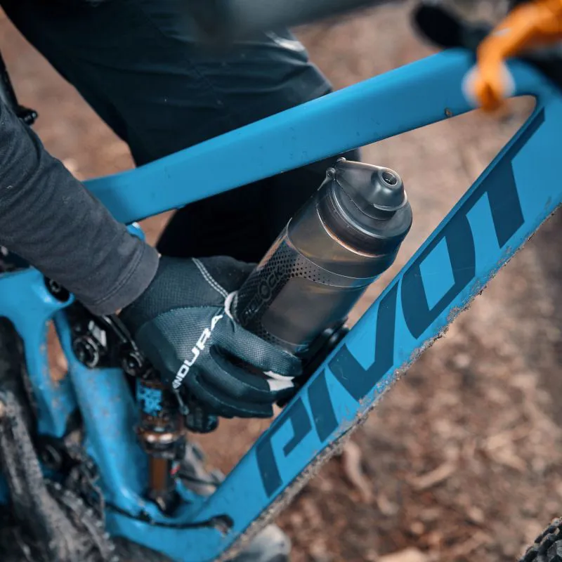 Fidlock TWIST 800 Bottle + Bike Base in Smoke-3