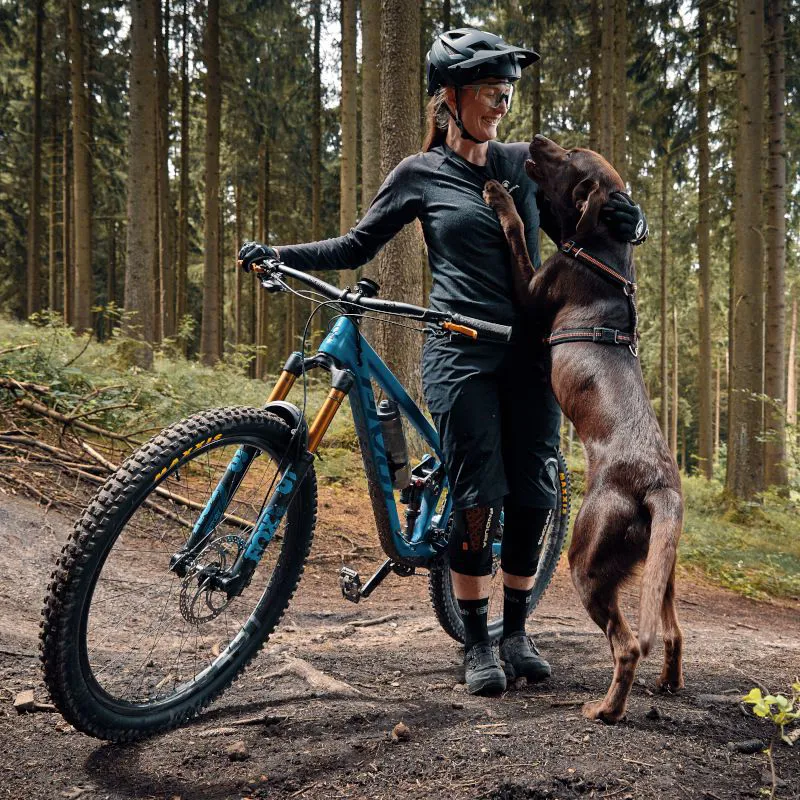 Fidlock TWIST 800 Bottle + Bike Base in Smoke-4