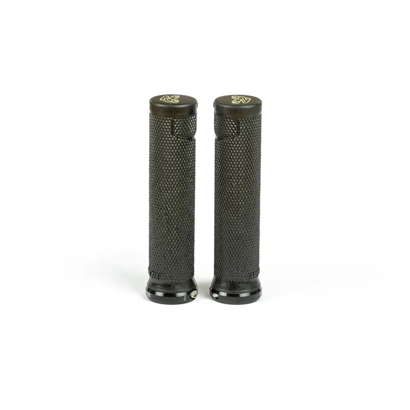Renthal Grips - Single Collar Lock-On - Ultratacky Compound in Black-1