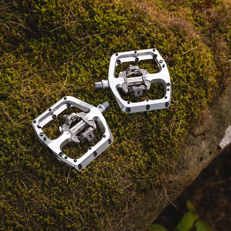 Renthal Pedals - Revo-DHC in Polished Sliver-2