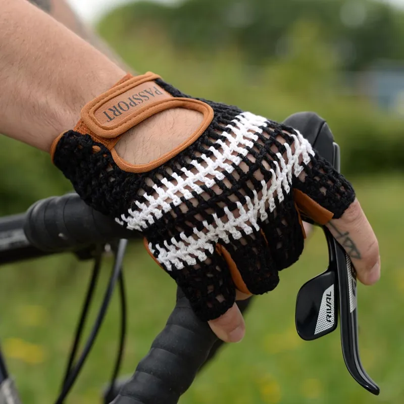 Passport Crochet Back Cycling Mitts in Black-2