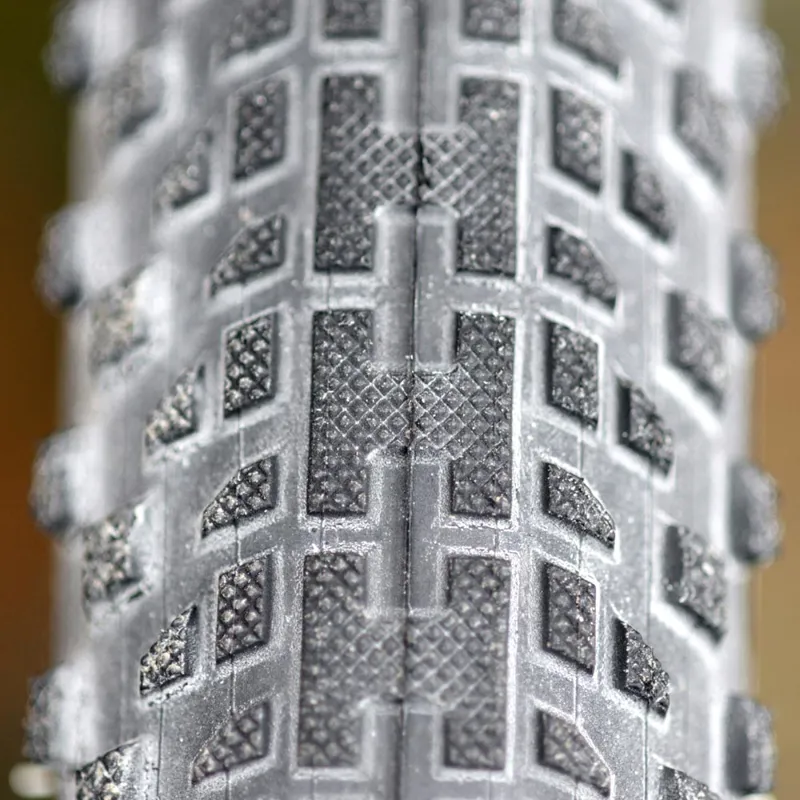 Halo H-Block 26 x 2.20 Tyres in Skinwall-1