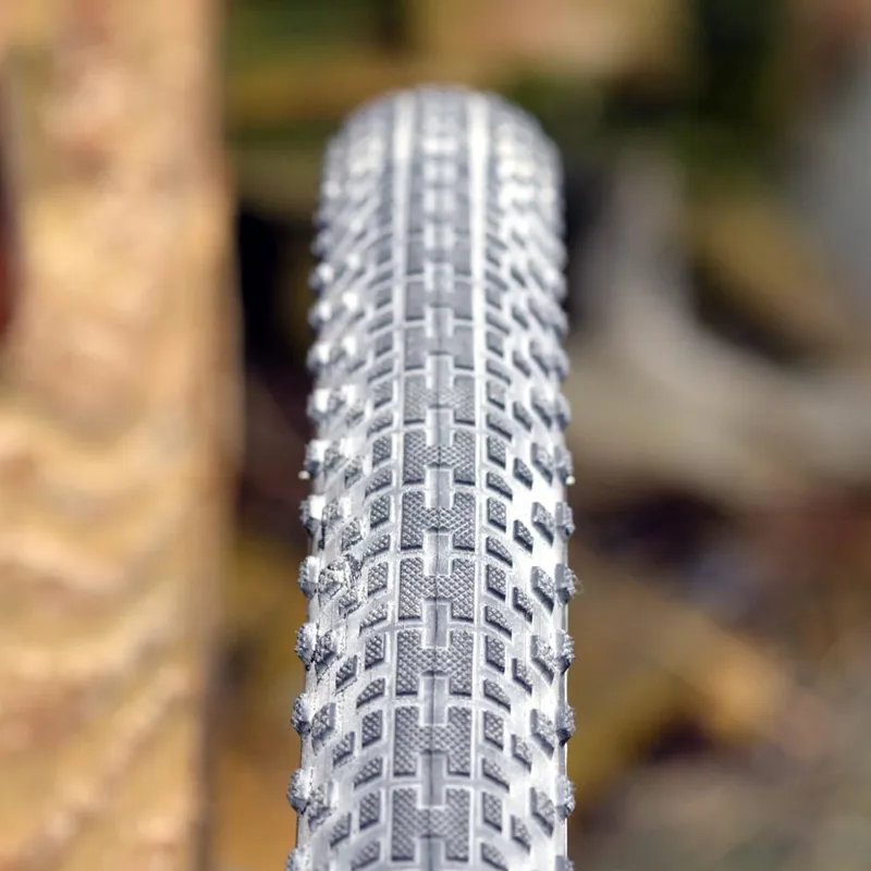 Halo H-Block 26 x 2.20 Tyres in Skinwall-2